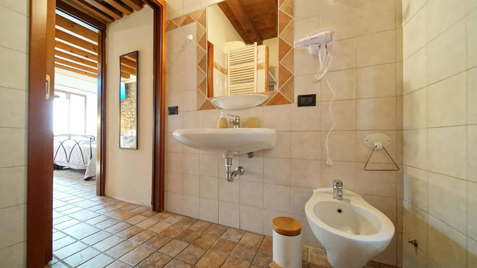 B&B Relax Room Peschiera Del Garda Cavalcaselle 0*,  Italy